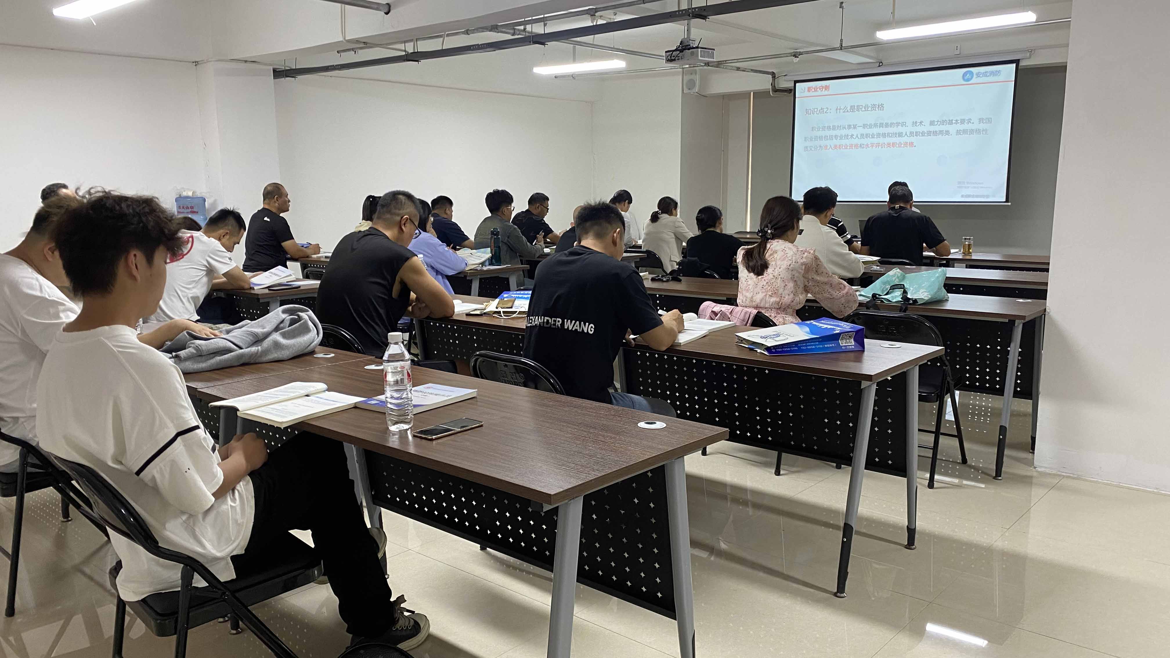 学员正在上课