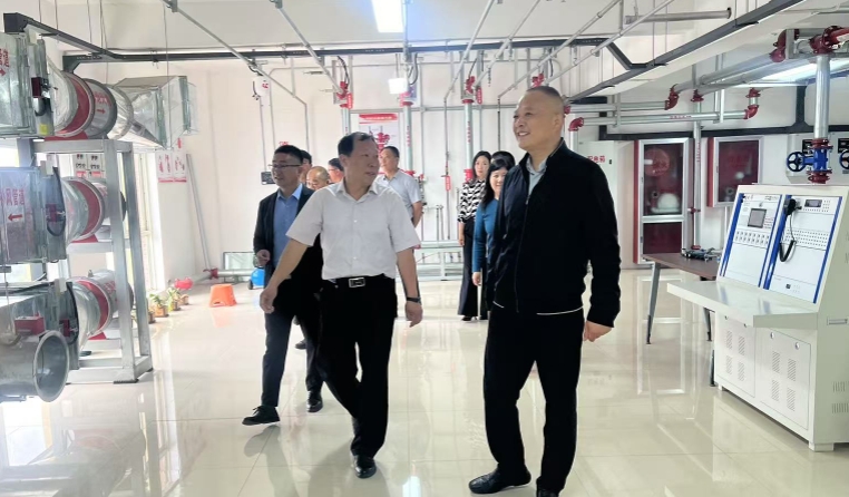 老兵在线陈浩政委一行莅临我校指导交流